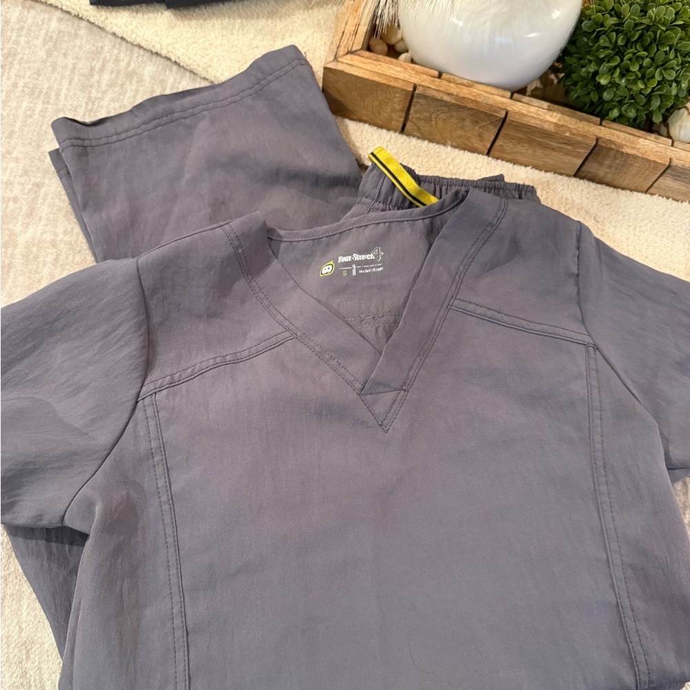 WonderWink scrubs size small set